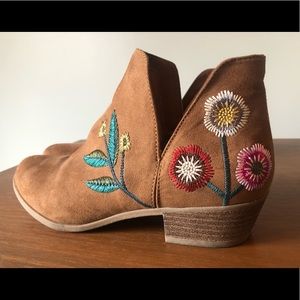 EMBROIDERED SUEDE ANKLE BOOTS